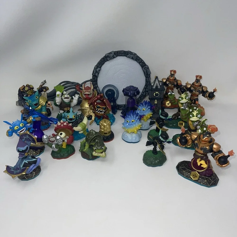 Skylanders Figures 23 Lot W/Giants Portal Of Power Xbox 360 Orb Swap 3.75‎ Per